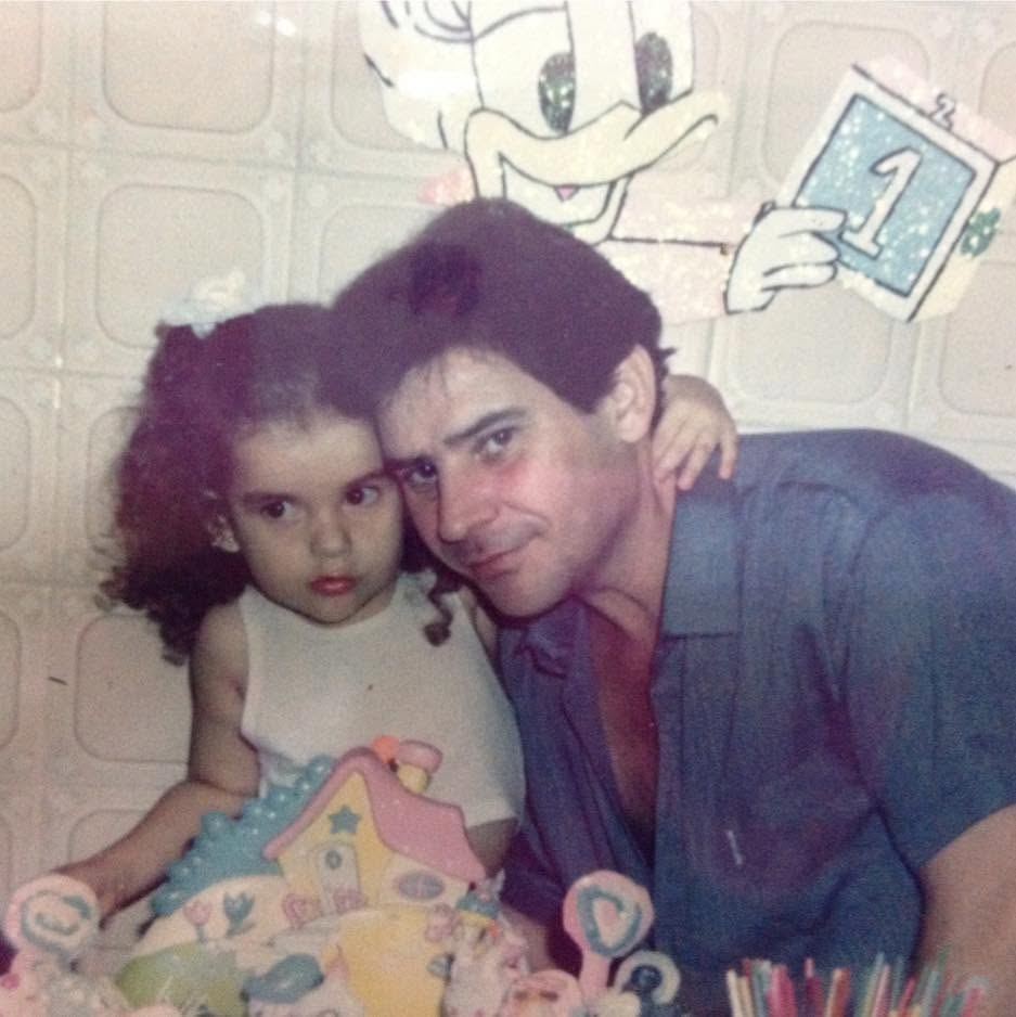 Com a filha, ainda pequena